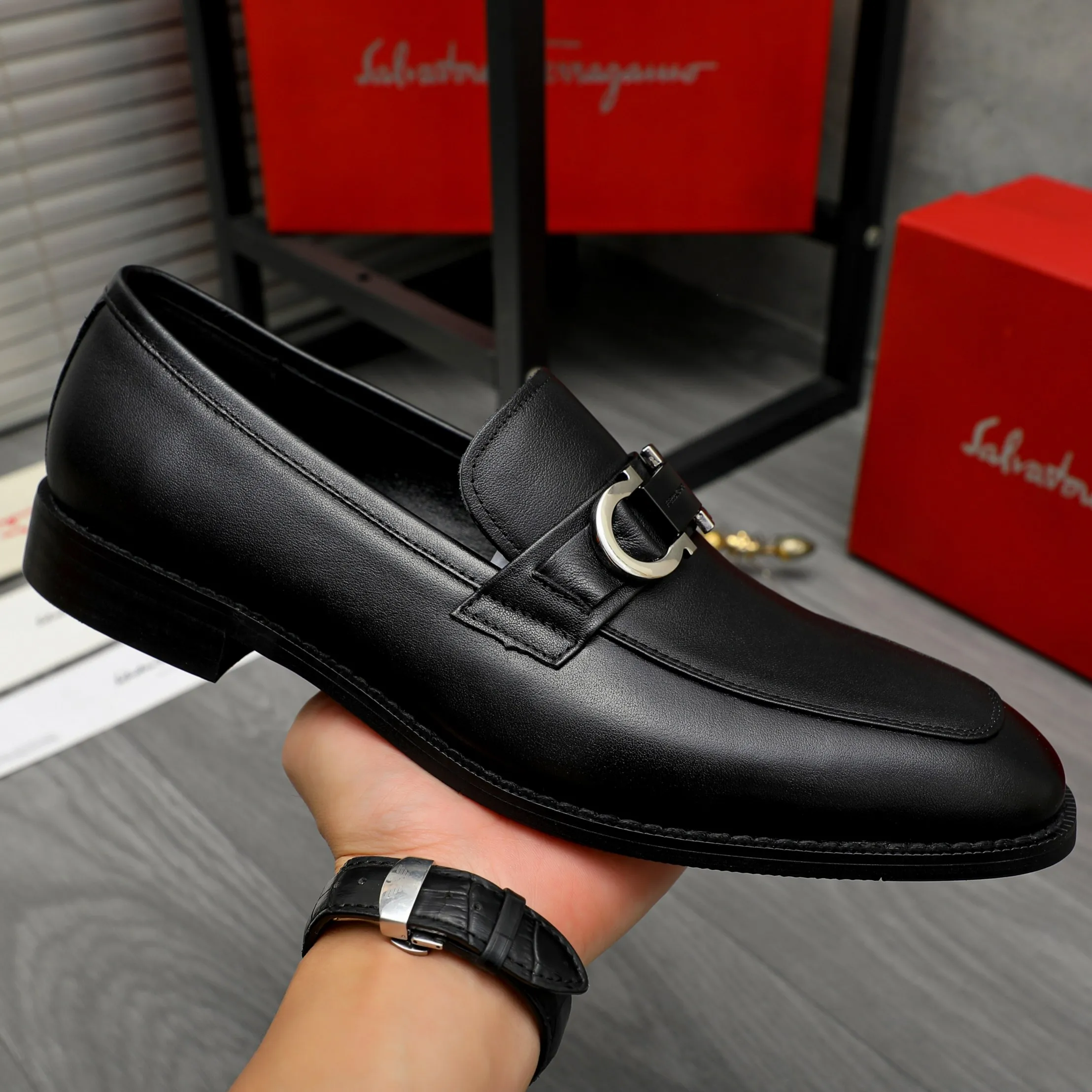 Men's shoes 💰420 Product trademark: Ferragamo " Ferragamo ] Business slip-on leather shoes Regular size: 39-45 (38.46 custom-made, non-refundable) Product materials: Selected high-quality cowhide upper, sheepskin lining, original rubber outsole